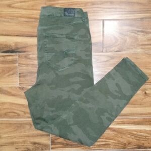 American Eagle Curvy Super Hi-Rise Green Camouflage Jegging Ne(x)t Level Stretch